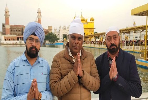 ਅਸ਼ੀਸ਼ ਵਿਦਿਆਰਥੀ ਨੇ ਪਰਿਵਾਰਕ ਮੈਂਬਰਾਂ ਸਮੇਤ ਸ਼੍ਰੀ ਹਰਿਮੰਦਿਰ ਸਾਹਿਬ ਮੱਥਾ ਟੇਕਿਆ