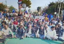 ਨੇਸ਼ਨਲ ਹਾਈਵੇ ਬੰਦ, ਭੀਮ ਆਰਮੀ ਦੇ ਆਗੂਆਂ ਨੇ ਧਰਨਾ ਲਗਾ ਕੇ ਕੀਤਾ ਜਾਮ, ਵਾਹਨਾਂ ਦੀਆਂ ਲੱਗੀਆਂ ਲੰਬੀਆਂ ਕਤਾਰਾਂ