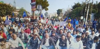 ਨੇਸ਼ਨਲ ਹਾਈਵੇ ਬੰਦ, ਭੀਮ ਆਰਮੀ ਦੇ ਆਗੂਆਂ ਨੇ ਧਰਨਾ ਲਗਾ ਕੇ ਕੀਤਾ ਜਾਮ, ਵਾਹਨਾਂ ਦੀਆਂ ਲੱਗੀਆਂ ਲੰਬੀਆਂ ਕਤਾਰਾਂ