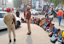 ਜਲੰਧਰ ‘ਚ ਸਕਾਲਰਸ਼ਿਪ ਲਈ ਵਿਦਿਆਰਥੀਆਂ ਨੇ ਘੇਰਿਆ ਡੀਸੀ ਦਫਤਰ