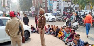 ਜਲੰਧਰ ‘ਚ ਸਕਾਲਰਸ਼ਿਪ ਲਈ ਵਿਦਿਆਰਥੀਆਂ ਨੇ ਘੇਰਿਆ ਡੀਸੀ ਦਫਤਰ