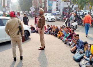 ਜਲੰਧਰ ‘ਚ ਸਕਾਲਰਸ਼ਿਪ ਲਈ ਵਿਦਿਆਰਥੀਆਂ ਨੇ ਘੇਰਿਆ ਡੀਸੀ ਦਫਤਰ