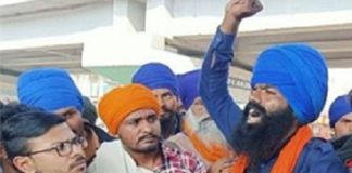 ਮੋਗਾ ‘ਚ ਲਾਸ਼ ਸੜਕ ਤੇ ਰੱਖ ਕੇ ਪੁਲਸ ਦੇ ਖਿਲਾਫ ਪ੍ਰਦਰਸ਼ਨ