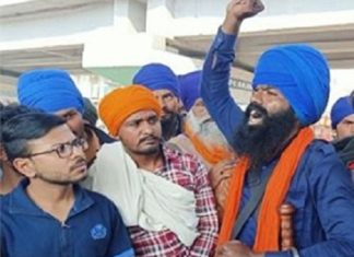 ਮੋਗਾ ‘ਚ ਲਾਸ਼ ਸੜਕ ਤੇ ਰੱਖ ਕੇ ਪੁਲਸ ਦੇ ਖਿਲਾਫ ਪ੍ਰਦਰਸ਼ਨ