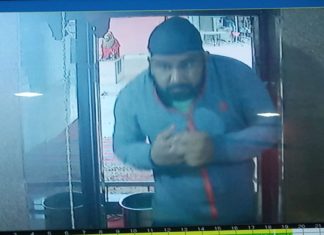 Video : ਕਮਾਹੀ ਦੇਵੀ ਮੰਦਿਰ ਚੋਂ ਮਾਤਾ ਦਾ ਮੁਕੁਟ ਤੇ ਗਹਿਣੇ ਚੋਰੀ, ਸੀਸੀਟੀਵੀ ‘ਚ ਕੈਦ ਚੋਰ, ਵੇਖੋ ਵੀਡੀੳ