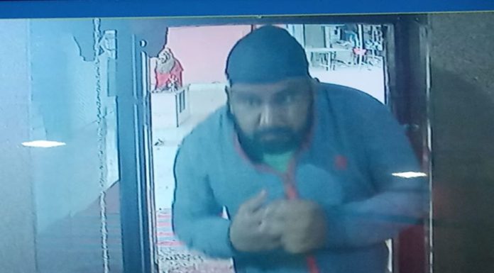 Video : ਕਮਾਹੀ ਦੇਵੀ ਮੰਦਿਰ ਚੋਂ ਮਾਤਾ ਦਾ ਮੁਕੁਟ ਤੇ ਗਹਿਣੇ ਚੋਰੀ, ਸੀਸੀਟੀਵੀ ‘ਚ ਕੈਦ ਚੋਰ, ਵੇਖੋ ਵੀਡੀੳ