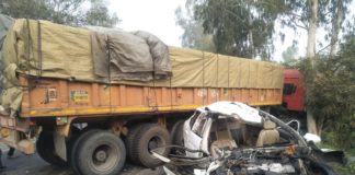 ਦਰਦਨਾਕ ਹਾਦਸਾ : ਕਾਰ ਤੇ ਟ੍ਰਾਲੇ ‘ਚ ਭਿਆਨਕ ਟੱਕਰ, ਵਿਆਹ ਤੋਂ ਪਰਤ ਰਹੇ ਲਾੜੇ ਦੇ ਭਰਾ ਸਮੇਤ 4 ਦੀ ਮੌਤ