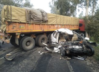 ਦਰਦਨਾਕ ਹਾਦਸਾ : ਕਾਰ ਤੇ ਟ੍ਰਾਲੇ ‘ਚ ਭਿਆਨਕ ਟੱਕਰ, ਵਿਆਹ ਤੋਂ ਪਰਤ ਰਹੇ ਲਾੜੇ ਦੇ ਭਰਾ ਸਮੇਤ 4 ਦੀ ਮੌਤ