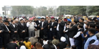 ਲੁਧਿਆਣਾ: ਕਚਹਿਰੀ ਚੌਕ ‘ਚ ਟੈਂਟ ਤੇ ਕੁਰਸੀਆਂ ਲਾ ਕੇ ਬੈਠੇ ਵਕੀਲ, ਫਿਰੋਜਪੁਰ ਰੋਡ ਤੇ ਜਾਮ