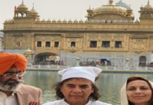 ਉਸਤਾਦ ਜਾਕਿਰ ਹੁਸੈਨ ਨੇ ਹਰਿਮੰਦਿਰ ਸਾਹਿਬ ਮੱਥਾ ਟੇਕਿਆ