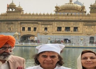 ਉਸਤਾਦ ਜਾਕਿਰ ਹੁਸੈਨ ਨੇ ਹਰਿਮੰਦਿਰ ਸਾਹਿਬ ਮੱਥਾ ਟੇਕਿਆ