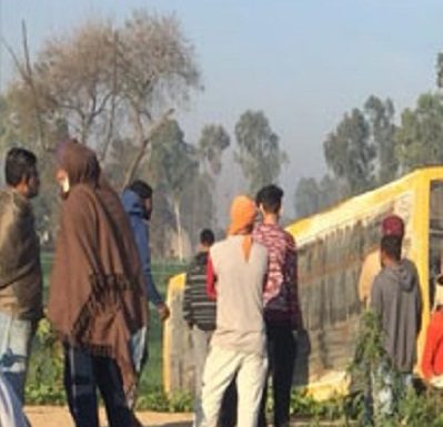 ਖੇਤਾਂ ‘ਚ ਪਲਟੀ ਸਕੂਲ ਬੱਸ, 6 ਬੱਚੇ ਜਖਮੀ, ਡ੍ਰਾਈਵਰ ਫਰਾਰ, ਨਕੋਦਰ ਦੇ ਪਿੰਡ ਚਾਨੀਆਂ ਦੇ ਨੇੜੇ ਹੋਈਆ ਹਾਦਸਾ