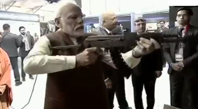 ਡਿਫੈਂਸ ਐਕਸਪੋ-2020: ਪ੍ਰਧਾਨਮੰਤਰੀ ਮੋਦੀ ਨੇ ਚਲਾਈ ਵਰਚੁਅਲ ਰਾਈਫਲ