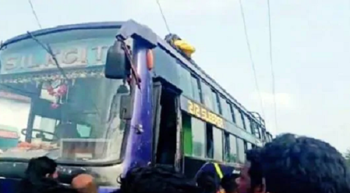 ਬਿਜਲੀ ਦੀਆਂ ਤਾਰਾਂ ਨਾਲ ਟਕਰਾਈ ਬੱਸ, 8 ਬਾਰਾਤੀਆਂ ਦੀ ਮੌਤ, 32 ਜਖਮੀ
