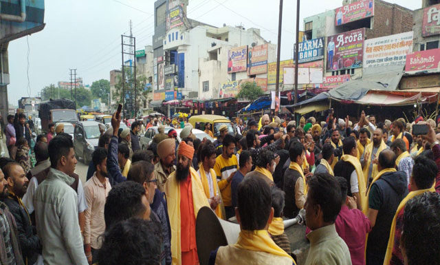 ਸ਼ਿਵਸੇਨਾ ਨੇਤਾ ਤੇ ਹਮਲੇ ਦੇ ਦੋਸ਼ੀਆਂ ਨੂੰ ਨਾ ਫੜੇ ਜਾਣ ਦੇ ਵਿਰੋਧ ‘ਚ ਸ਼ਿਵਸੇਨਾ ਜਥੇਬੰਦੀਆਂ ਨੇ ਲਗਾਇਆ ਜਾਮ