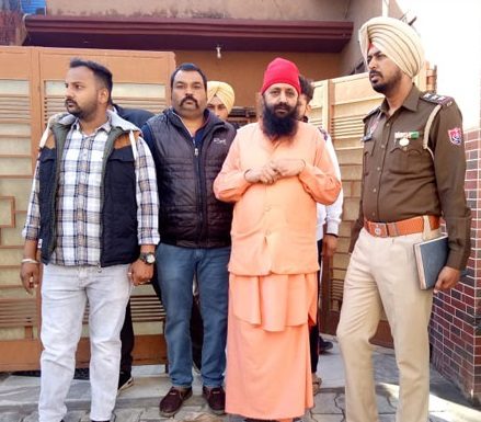 ਖੰਨਾ ‘ਚ ਦੋ ਨਕਾਬਪੋਸ਼ਾਂ ਨੇ ਸ਼ਿਵਸੇਨਾ ਨੇਤਾ ਕਸ਼ਮੀਰ ਗਿਰੀ ਤੇ ਚਲਾਈਆਂ ਗੋਲੀਆਂ