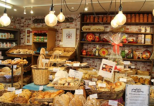 ਔਰਤ ਨੇ ਸਟੋਰ ‘ਤੇ ਮਾਰੀਆਂ ਛਿਕਾਂ, ਮਾਲਕ ਨੇ ਬਾਹਰ ਸੁੱਟਿਆ ਲੱਖਾਂ ਦਾ ਸਾਮਾਨ