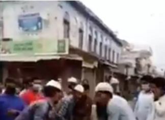 ਕੋਰੋਨਾ : ਰਿਸ਼ਤੇਦਾਰ ਨਹੀਂ ਆਏ, ਮੁਸਲਮਾਨਾਂ ਨੇ ਅਰਥੀ ਨੂੰ ਦਿੱਤਾ ਮੋਢਾ, ਰਾਮ ਨਾਮ ਸਤ ਕਰਦੇ ਲੈ ਗਏ ਸ਼ਮਸ਼ਾਨ ਘਾਟ