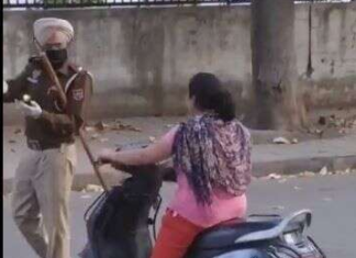 ਕਰਫ਼ਿਊ ਦੌਰਾਨ ਇਕ ਔਰਤ ਨੂੰ ਰੋਕਣ ‘ਤੇ ਪੁਲਿਸ ਨੂੰ ਹੋਣਾ ਪਿਆ ਗਾਲ਼ੀ-ਗਲੋਚ ਦਾ ਸ਼ਿਕਾਰ