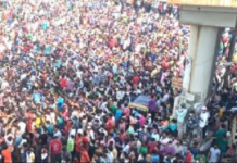 ਲਾਕਡਾਊਨ ਖਤਮ ਹੋਣ ਦੀ ਉਮੀਦ ‘ਚ ਮੁੰਬਈ ਸਟੇਸ਼ਨ ‘ਤੇ ਲੱਗੀ ਮਜ਼ਦੂਰਾਂ ਦੀ ਭੀੜ, ਪੁਲਿਸ ਨੇ ਕੀਤਾ ਲਾਠੀਚਾਰਜ