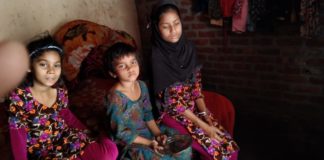 ਤਿੰਨ ਮਾਸੂਮ ਭੈਣਾਂ ਨੂੰ ਛੱਡ ਕੇ ਚਲੇ ਗਏ ਮਾਪੇ, ਕੋਈ ਮਦਦ ਨਹੀਂ ਪਹੁੰਚੀ – ਤੰਗੀ ‘ਚ ਜਿੰਦਗੀ ਬਸਰ ਕਰਨ ਨੂੰ ਮਜ਼ਬੂਰ