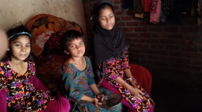 ਤਿੰਨ ਮਾਸੂਮ ਭੈਣਾਂ ਨੂੰ ਛੱਡ ਕੇ ਚਲੇ ਗਏ ਮਾਪੇ, ਕੋਈ ਮਦਦ ਨਹੀਂ ਪਹੁੰਚੀ – ਤੰਗੀ ‘ਚ ਜਿੰਦਗੀ ਬਸਰ ਕਰਨ ਨੂੰ ਮਜ਼ਬੂਰ