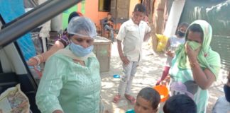 ਵਾਇਸ ਆਫ਼ ਵੂਮੈਨ ਰੂਬੀ ਗੁਪਤਾ ਦੀ ਅਗਵਾਈ ਹੇਠ ਗਰੀਬ ਬਸਤੀਆਂ ‘ਚ ਵਰਤਾਇਆ ਜਾ ਰਿਹੈ ਲੰਗਰ