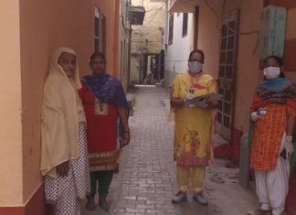 ਕੋਰੋਨਾ ਸੰਕਟ : ਆਸ਼ਾਂ ਵਰਕਰਾਂ ਵਿਭਾਗ ਦੇ ਮੋਢੇ ਨਾਲ ਮੋਢਾ ਜੋੜ ਕੇ ਕਰ ਰਹੀਆਂ ਹਨ ਤਨਦੇਹੀ ਨਾਲ ਡਿਊਟੀ