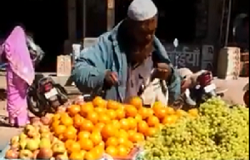 ਮੁਸਲਮਾਨ ਆਦਮੀ ਦੇ ਹੱਥ ਚੱਟਣ ਦੀ ਵਾਈਰਲ ਵੀਡੀਓ ਦਾ ਜਾਣੋ ਅਸਲ ਸੱਚ