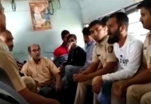 ਕੋਰੋਨਾ ਵਾਇਰਸ : ਪੁਲਿਸ ‘ਤੇ ਥੁੱਕਣ ਵਾਲੀ ਵਾਇਰਲ ਵੀਡੀਓ ਮੁੰਬਈ ਦੀ ਹੈ, ਇਸ ਦਾ ਨਿਜ਼ਾਮੂਦੀਨ ਮਰਕਜ਼ ਨਾਲ ਕੋਈ ਸਬੰਧ ਨਹੀਂ