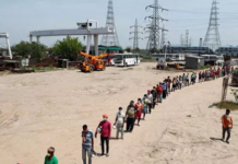 ਲੌਕਡਾਊਨ ਦੇ ਵਾਧੇ ਨਾਲ ਦੋ ਵਕਤ ਦਾ ਖਾਣਾ ਇਕੱਠਾ ਕਰਨ ਵਾਲਿਆਂ ਦੀ ਵੱਧ ਰਹੀ ਕਤਾਰ