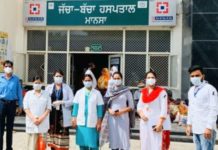 ਸਿਵਲ ਹਸਪਤਾਲ ਮਾਨਸਾ ‘ਚ ਸਿਹਤ ਕਰਮਚਾਰੀਆਂ ਨੇ ਕੀਤਾ ਸਰਕਾਰ ਖਿਲਾਫ ਰੋਸ ਪ੍ਰਦਰਸ਼ਨ