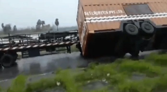 ਚੱਕਰਵਾਤੀ ਤੂਫਾਨ ਅਮਫਾਨ ਨੇ ਪੱਛਮੀ ਬੰਗਾਲ ‘ਚ ਮਚਾਈ ਤਬਾਹੀ, 12 ਦੀ ਮੌਤ