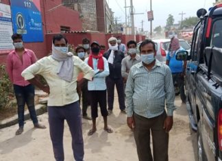 2 ਮਹੀਨਿਆਂ ਤੋਂ ਨਹੀਂ ਮਿਲੀ ਤਨਖਾਹ, ਮਜ਼ਦੂਰਾਂ ਨੇ ਆਦਮਪੁਰ ਥਾਣੇ ਦੇ ਬਾਹਰ ਲਾਇਆ ਧਰਨਾ