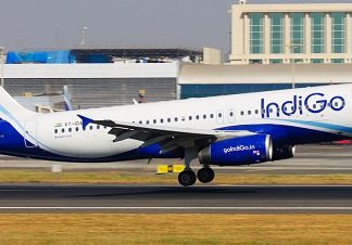 ਉਡਾਣਾਂ ‘ਚ ਅਜੇ ਵੀ ਹੋ ਰਹੀ ਅਣਗਹਿਲੀ, 3 ਜਹਾਜ਼ਾਂ ‘ਚ ਮਿਲੇ 4 ਕੋਰੋਨਾ ਪਾਜ਼ੀਟਿਵ