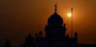 ਧਰਮ ਅਤੇ ਇਤਿਹਾਸ ਦੇ ਸਨਮੁੱਖ ਮਨੋਰੰਜਨ