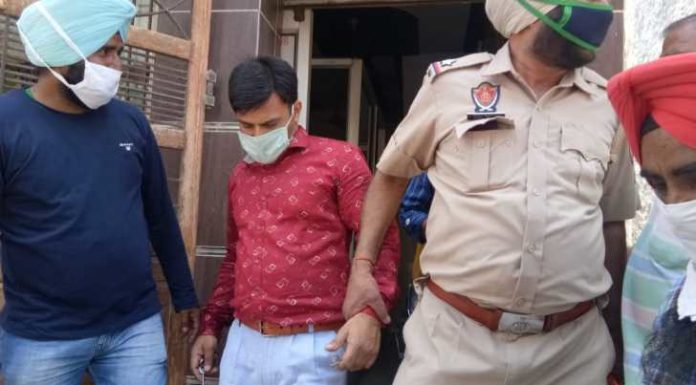 ਲੁਧਿਆਣਾ ‘ਚ ਭਰੂਣ ਲਿੰਗ ਨਿਰਧਾਰਣ ਸਕੈਨ ਸੈਂਟਰ ਦਾ ਪਰਦਾਫਾਸ਼, ਪੋਰਟੇਬਲ ਅਲਟਰਾਸਾਊਂਡ ਮਸ਼ੀਨ ਨਾਲ ਡਾਕਟਰ ਰੰਗੇ ਹੱਥੀਂ ਗ੍ਰਿਫਤਾਰ