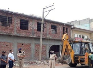 ਜਲੰਧਰ ਨਗਰ ਨਿਗਮ ਵਲੋਂ ਪ੍ਰਤਾਪ ਬਾਗ ਅਤੇ ਚਰਨਜੀਤ ਪੂਰਾ ‘ਚ ਗੈਰਕਾਨੂੰਨੀ ਉਸਾਰੀਆਂ ‘ਤੇ ਚਲਾਈ ਗਈ ਡਿੱਚ