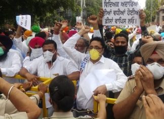 ‘ਆਪ’ ਨੇ ਮਹਿੰਗੀ ਸਿੱਖਿਆ ਖ਼ਿਲਾਫ਼ ਖੋਲ੍ਹਿਆ ਮੋਰਚਾ