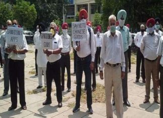 डीसी दफ्तर के आगे चीन के खिलाफ रोष प्रदर्शन, पूर्व सैनिकों ने फूंका चीन का पुतला