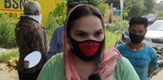 जालंधर शहर के बीचों-बीच बीएसएनएल दफ्तर के बाहर औरत की आंखों में मिर्ची डालकर पर्स छीना