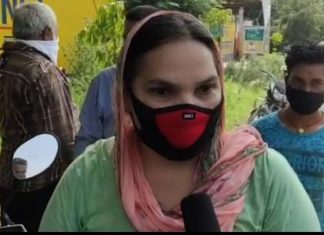 जालंधर शहर के बीचों-बीच बीएसएनएल दफ्तर के बाहर औरत की आंखों में मिर्ची डालकर पर्स छीना