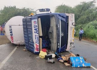 ਜਲੰਧਰ-ਨਕੋਦਰ ਰੋਡ ‘ਤੇ ਕਾਰ ਉਪਰ ਪਲਟਿਆ ਗੈਸ ਟੈਂਕਰ, ਦੋ ਲੋਕ ਹਲਾਕ