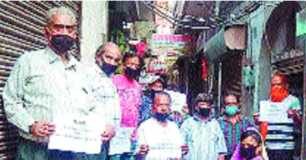 ਜਲੰਧਰ ਦੇ ਰਾਸਤਾ ਮਹੁੱਲੇ ‘ਚ MLA ਬਾਵਾ ਹੈਨਰੀ ਤੇ ਕੌਂਸਲਰ ਦੇ ਲੱਗੇ ਗੁੰਮਸ਼ੁਦਗੀ ਦੇ ਪੋਸਟਰ