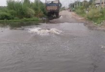 ਸੂਰਿਆ ਐਨਕਲੇਵ ਦੀ ਗੁਰੂ ਗੋਬਿੰਦ ਸਿੰਘ ਐਵੀਨਿਊ ਸੜਕ ਦੇ ਸੀਵਰੇਜ ਦਾ ਪਾਣੀ ਫਿਰ ਆਇਆ ਬਾਹਰ, ਮੇਅਰ ਰਾਜਾ ਨੂੰ ਨਹੀਂ ਕੋਈ ਖ਼ਬਰ