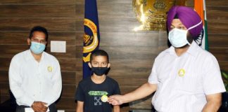 11 ਸਾਲ ਦੇ ਸੂਰਜ ਕੁਮਾਰ ਨੇ 36 ਕਿਲੋਮੀਟਰ ਸਫ਼ਰ ਕਰਕੇ ਕਰੀਬ 250 ਲੋਕਾਂ ਨੂੰ ਵੰਡੇ ਮਾਸਕ