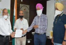 बिल्डिंग एडहॉक कमेटी ने मेयर के आगे रखी अवैध कॉलोनियों से फीस वसूली की मांग, ज्ञापन दिया