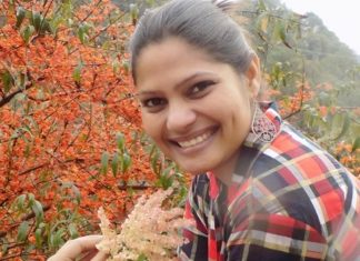 ਹੱਸੂ-ਹੱਸੂ ਕਰਦੇ ਚਿਹਰੇ ਵਾਲੀ ਕੁੜੀ ਸਿਮਰਨ ਅਕਸ