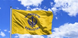 ਮੋਗਾ ‘ਚ 2 ਨੌਜਵਾਨਾਂ ਵਲੋਂ ਡੀਸੀ ਦਫ਼ਤਰ ਦੀ ਛੱਤ ‘ਤੇ ਲਹਿਰਾਇਆ ਖ਼ਾਲਿਸਤਾਨ ਦਾ ਝੰਡਾ