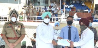 74ਵੇਂ ਸੁਤੰਤਰਤਾ ਦਿਵਸ ਮੌਕੇ ਜੇਲ੍ਹ ਮੰਤਰੀ ਰੰਧਾਵਾ ਵਲੋਂ 35 ਕੋਰੋਨਾ ਯੋਧਿਆਂ ਦਾ ਸਨਮਾਨ